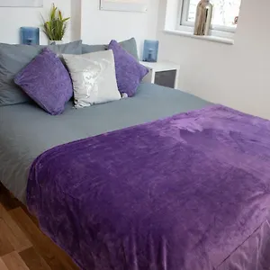  Appartement 121 - Apartment, Terrace & Full Kitchen - Airport & Train Shuttle