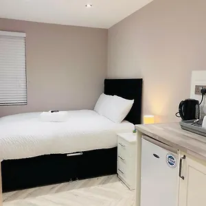  Séjour chez l'habitant Lbt Ltd