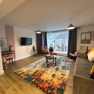 Riverside With 2br Flats At The Centre-parking-balcony 剑桥